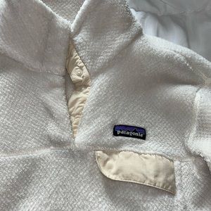 White Fleece Patagonia pullover